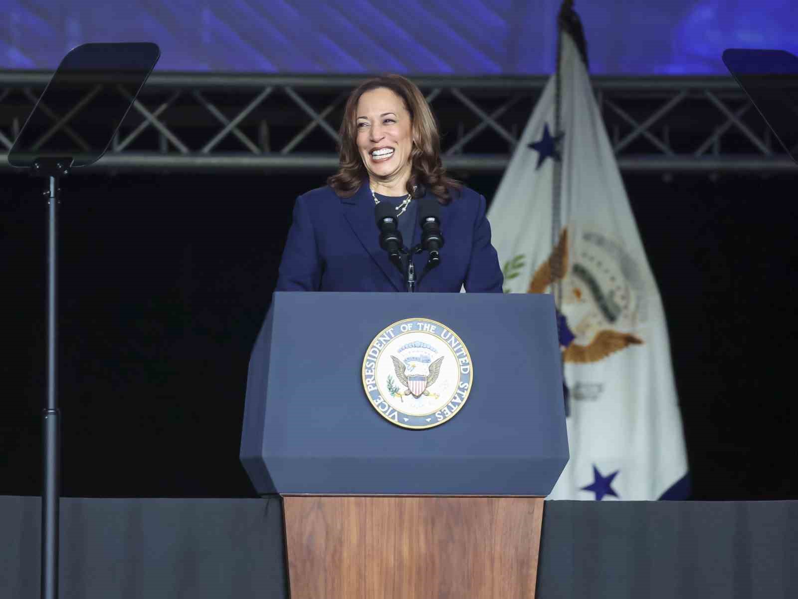 ABD Başkan Yardımcısı Kamala Harris, delegelerin katıldığı başkan adaylığı için