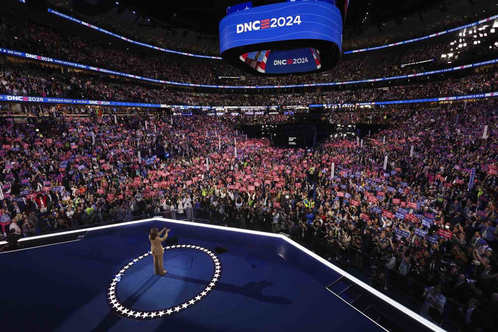 Demokrat Parti Başkan Adayı Kamala Harris, kongrenin ilk gününde yaptığı