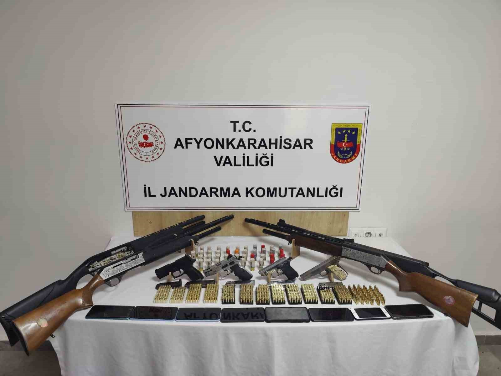 AFYONKARAHİSAR’DA GERÇEKLEŞTİRİLEN BİR KIR DÜĞÜNÜNDE HAVAYA ATEŞ AÇAN 13 ŞAHIS