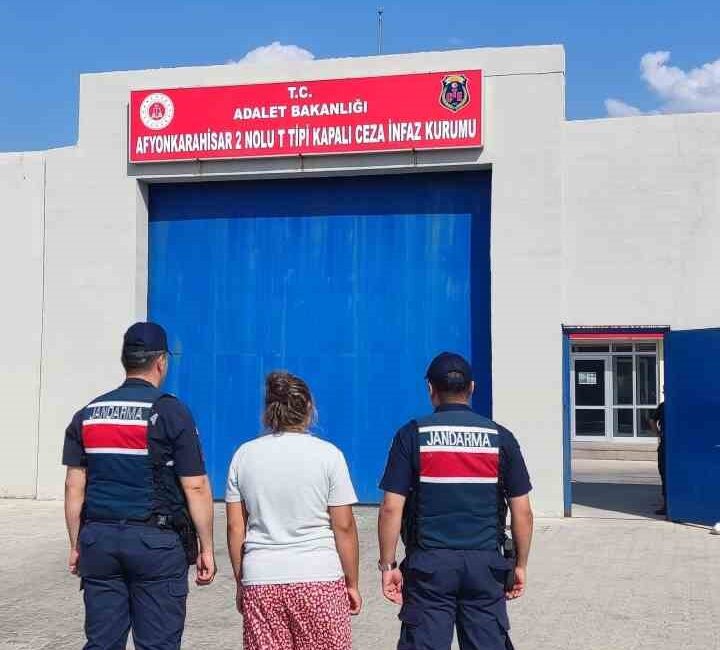 Afyonkarahisar İl Jandarma Komutanlığı ekipleri, hakkında 10 yıl 10 ay