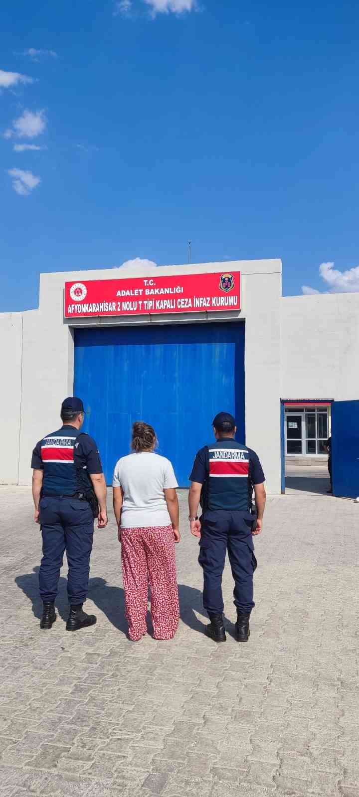 Afyonkarahisar İl Jandarma Komutanlığı ekipleri, hakkında 10 yıl 10 ay