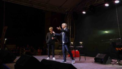 Afyonkarahisar Zafer Meydanı, tiyatroseverler için unutulmaz bir akşama ev sahipliği