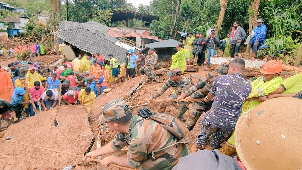 Hindistan’da Kerala eyaletinde muson yağmurlarının yol açtığı toprak kaymaları sonucu