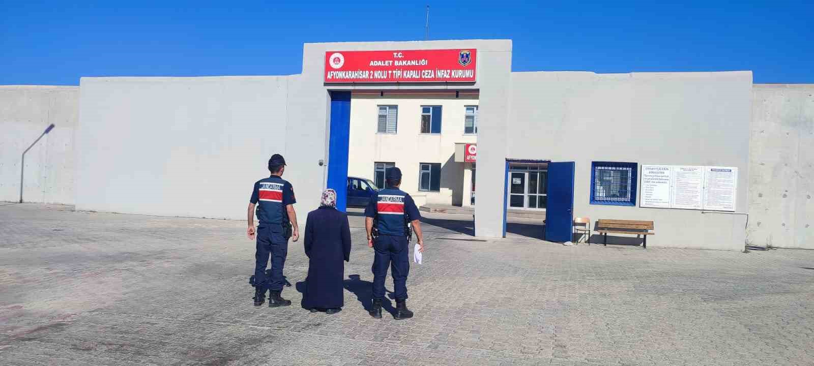 Afyonkarahisar’da hırsızlık suçundan 1 yıl 8 ay hapis cezasıyla aranan