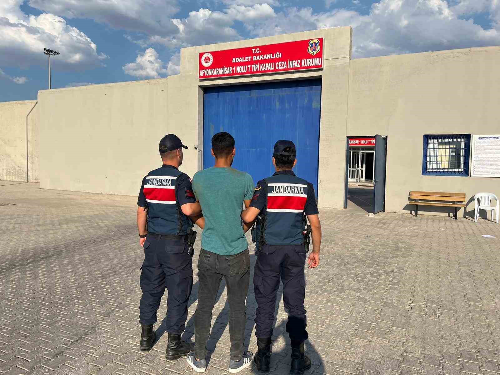 Afyonkarahisar’da 3 yıl 1 ay 15 gün hapis cezasıyla aranan
