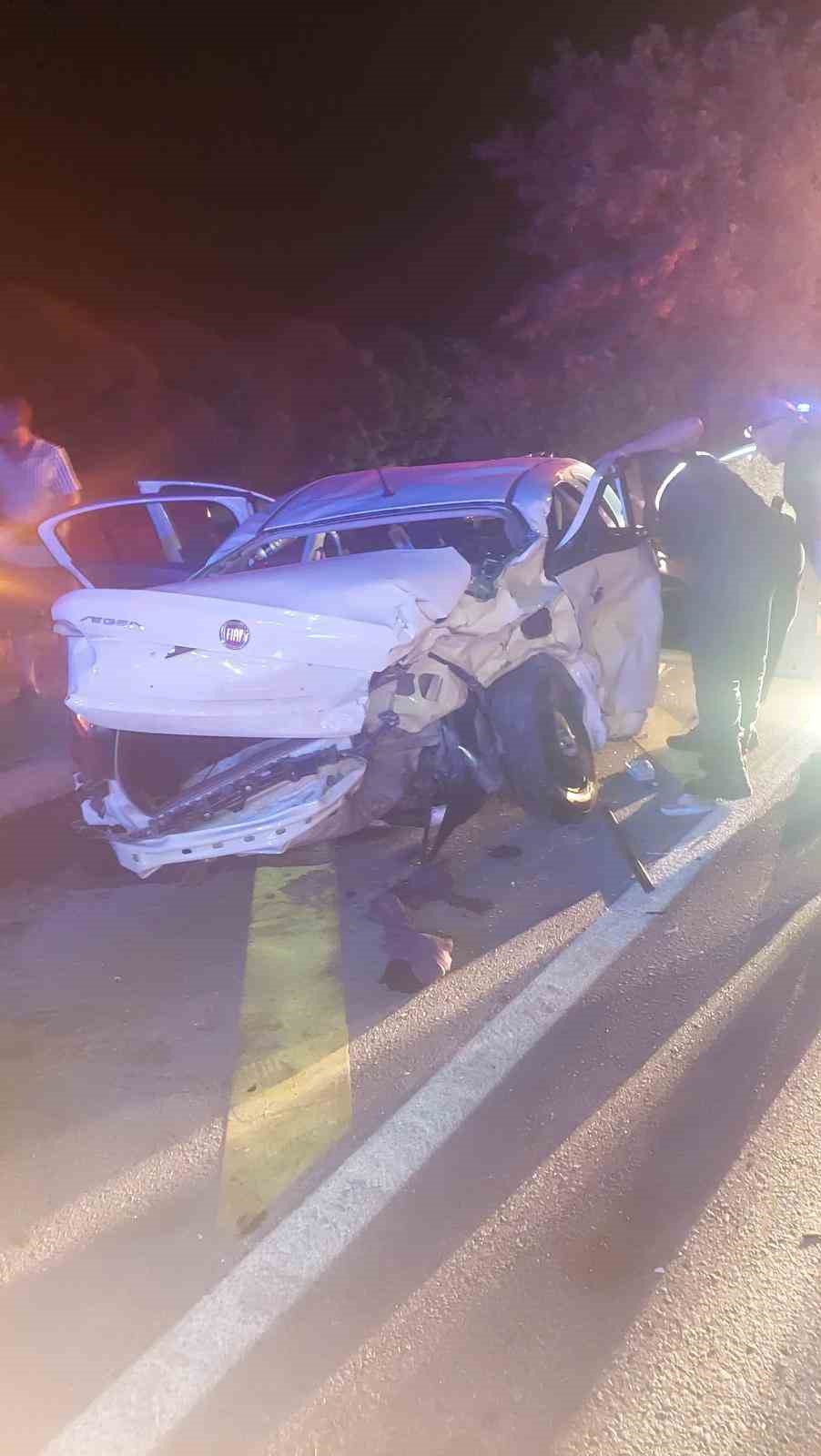 Afyonkarahisar’da iki otomobilin çarpışması sonucu yaşanan kazada 1 kişi öldü,