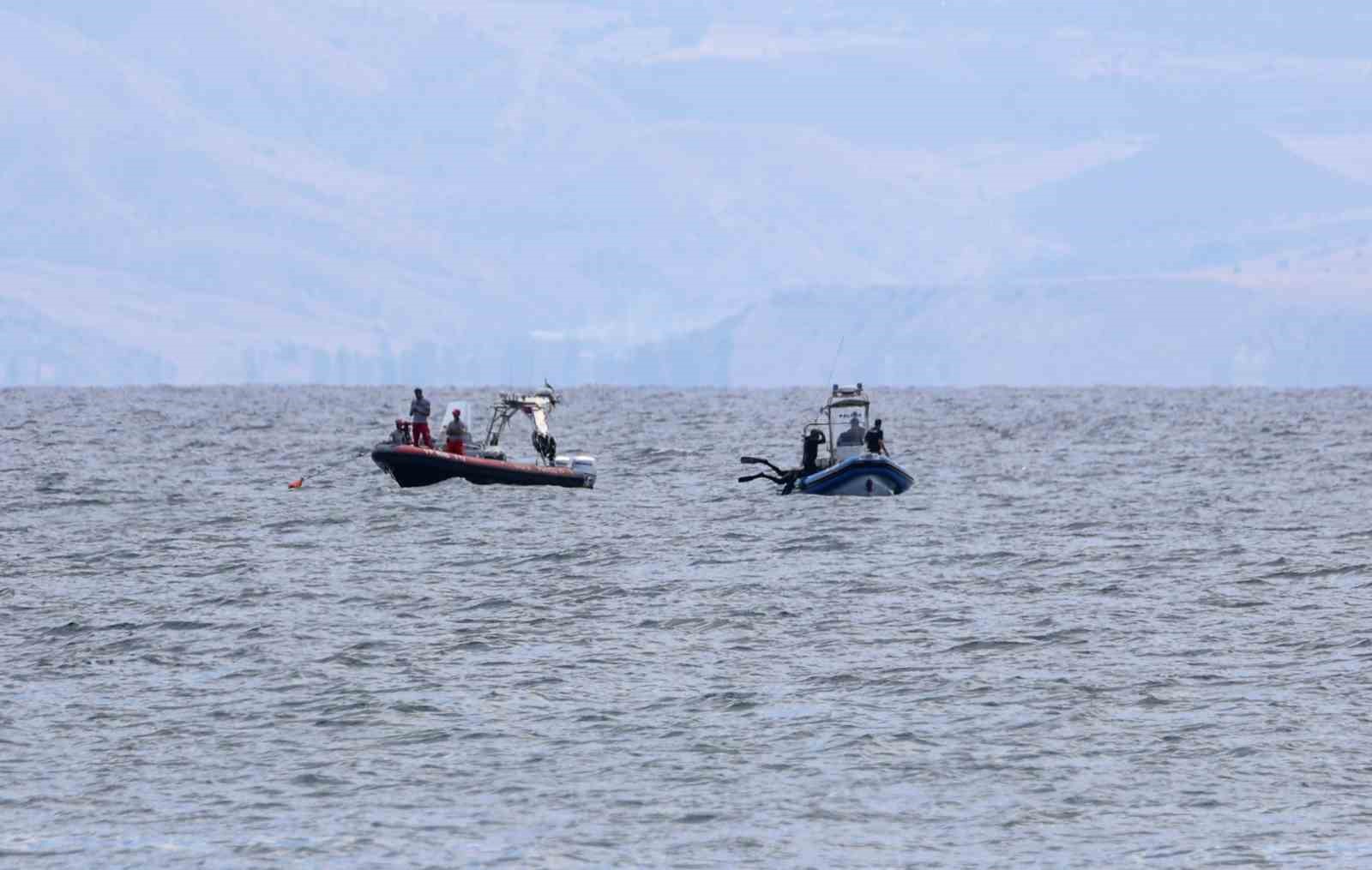 İtalya’da milyarder aileye ait lüks yatın Sicilya Adası açıklarında batması