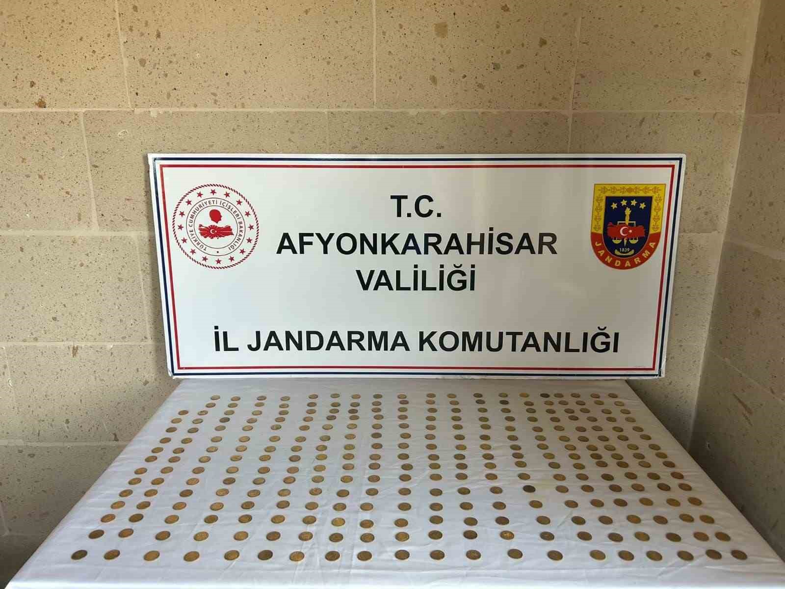 Aldığı ihbarı değerlendiren Afyonkarahisar İl Jandarma Komutanlığı ekipleri yaptığı operasyonda