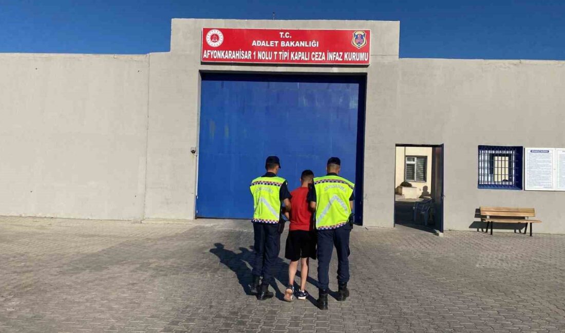 Afyonkarahisar’da kasten yaralama suçundan aranan şahıs jandarmanın takibi ile yakalandı.