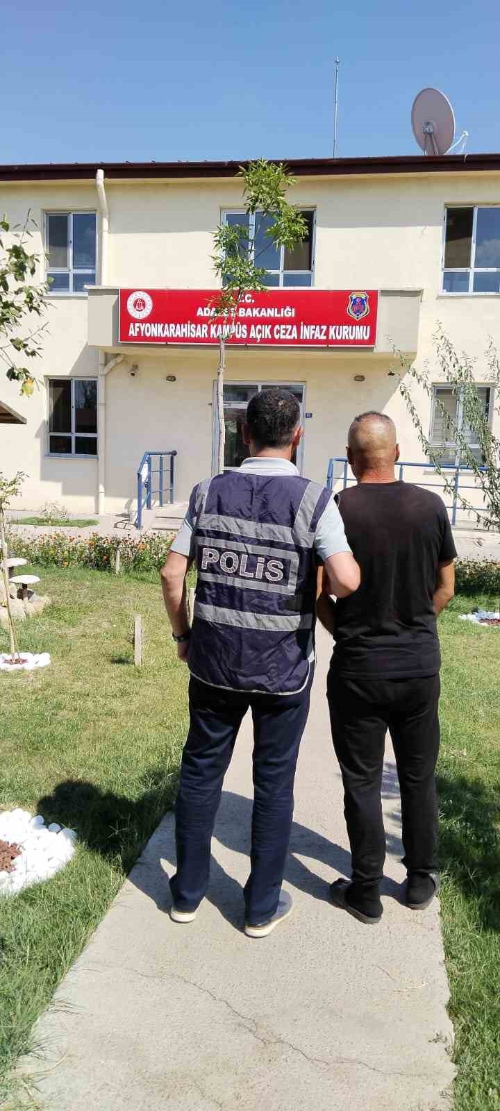 Afyonkarahisar’da kasten yaralama suçundan aranan şahsı polis yakaladı. Edinilen bilgilere