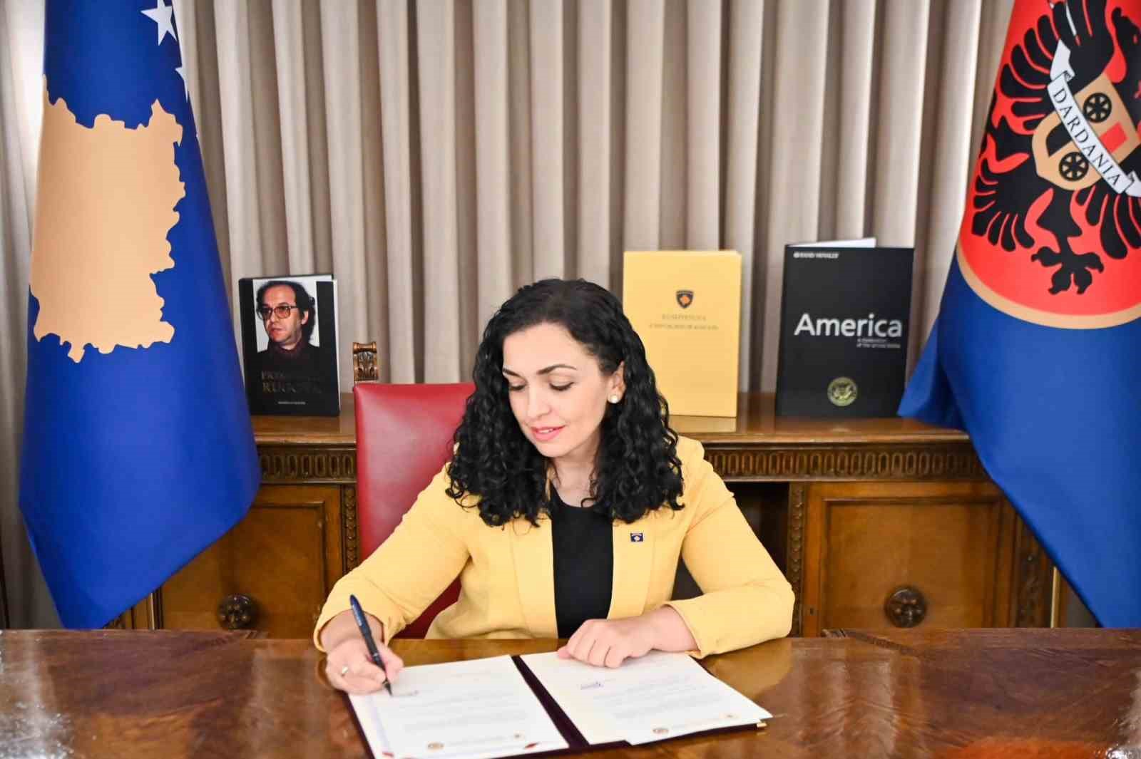Kosova Cumhurbaşkanı Vjosa Osmani, genel seçimlerin 9 Şubat 2025’te yapılacağını