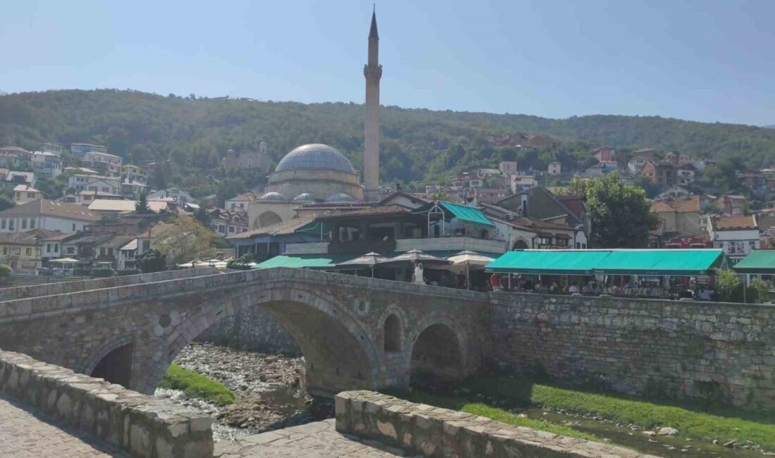 Kosova’nın Prizren şehrinin ortasından geçen Akdere Nehri, kuruma noktasına geldi.