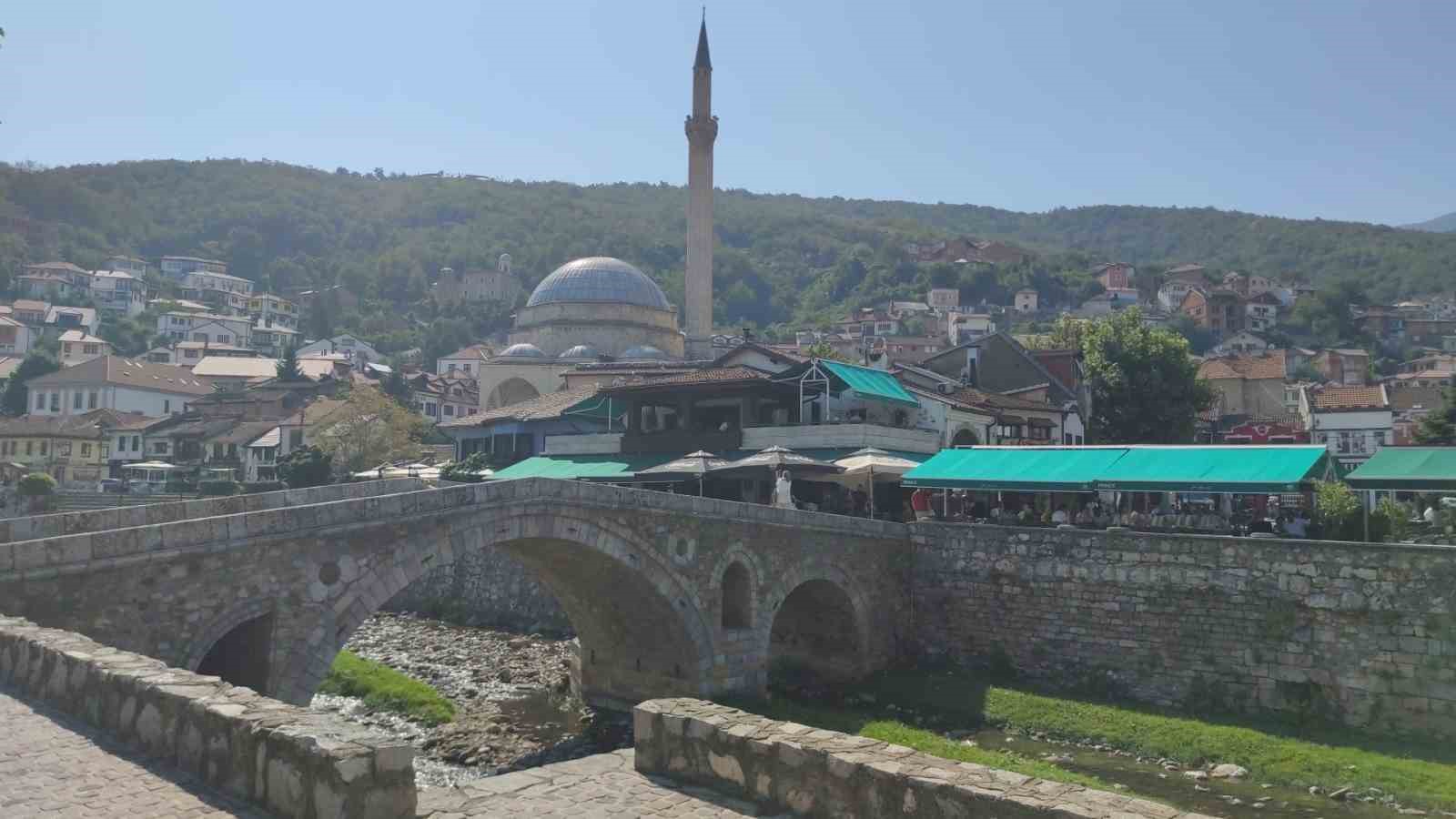 Kosova’nın Prizren şehrinin ortasından geçen Akdere Nehri, kuruma noktasına geldi.