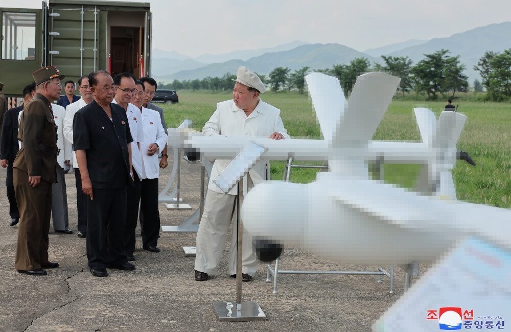 KUZEY KORE LİDERİ KİM JONG-UN, YERLİ ÜRETİM İNSANSIZ HAVA ARAÇLARININ