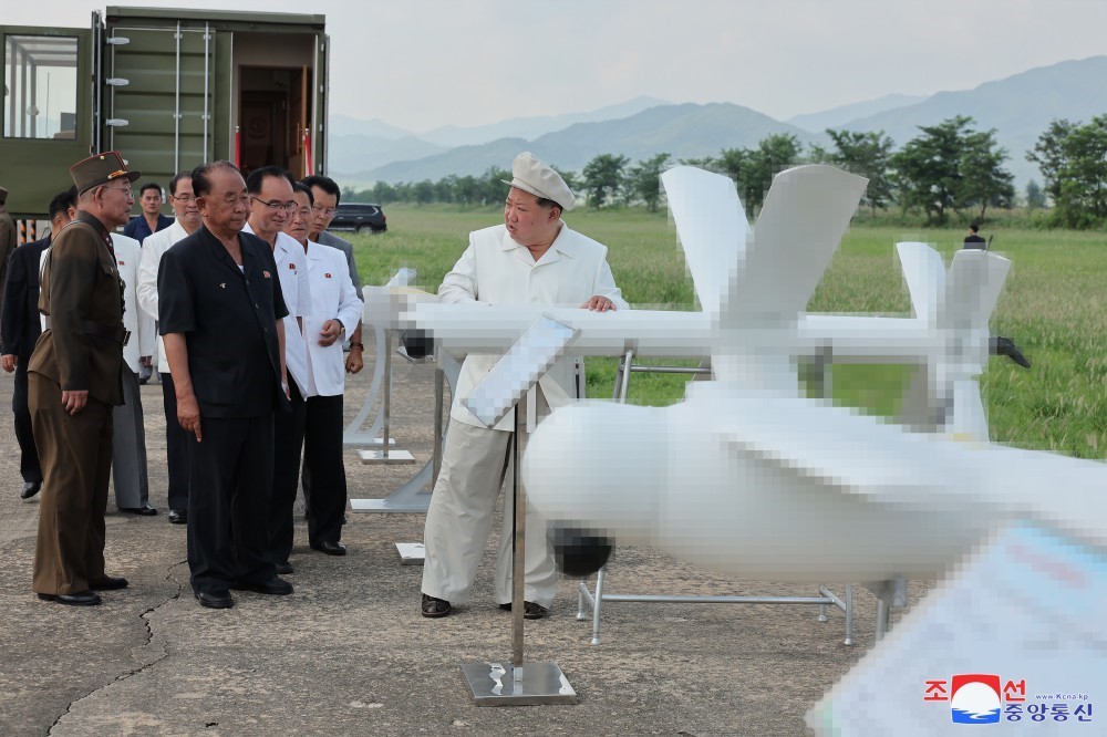 KUZEY KORE LİDERİ KİM JONG-UN, YERLİ ÜRETİM İNSANSIZ HAVA ARAÇLARININ