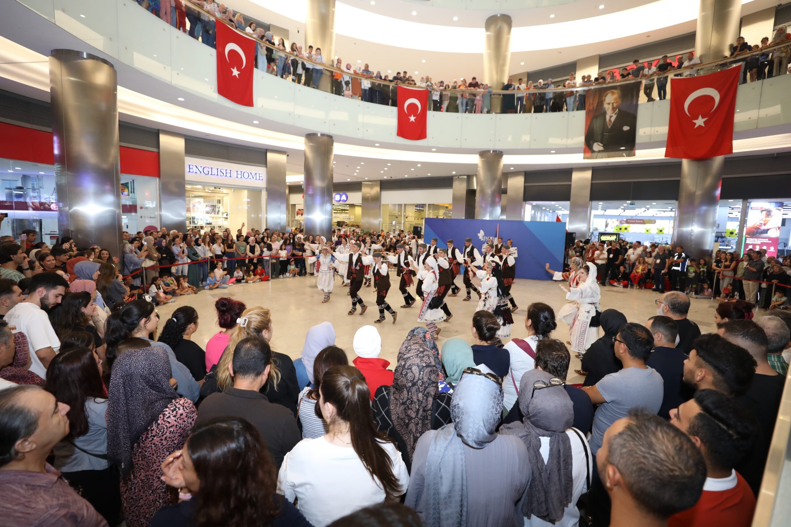   Afyonkarahisar Belediyemiz tarafından düzenlenen Uluslararası Zafer Halk Oyunları Festivali,