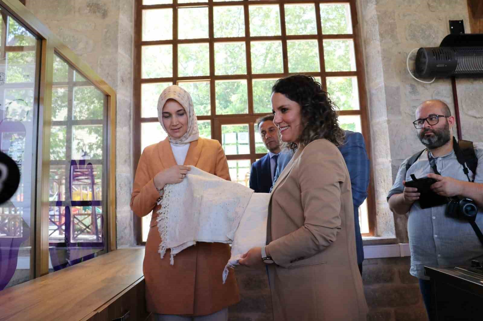 Afyonkarahisar Valisi Doç. Dr. Kübra Güran Yiğitbaşı ile İl Milli