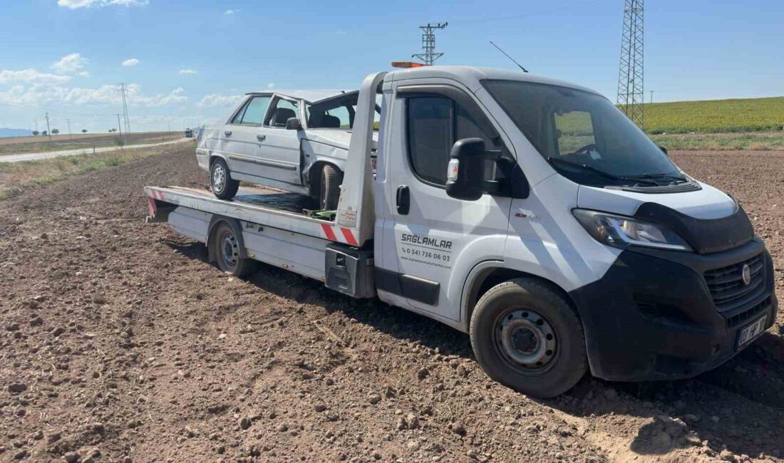 Afyonkarahisar’da otomobil ile motosikletin çarpıştığı kazada sürücüler yaralandı. Kaza, Emirdağ