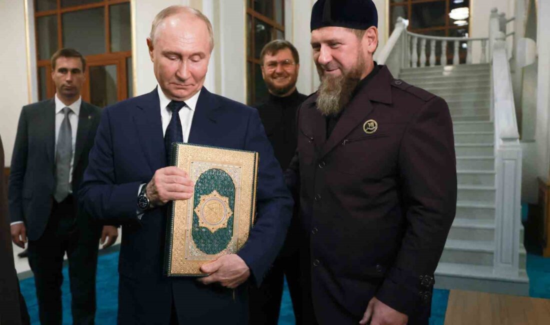 RUSYA DEVLET BAŞKANI VLADİMİR PUTİN'İN ÇEÇENİSTAN'DA YENİ YAPILAN CAMİDE KUR'AN-I