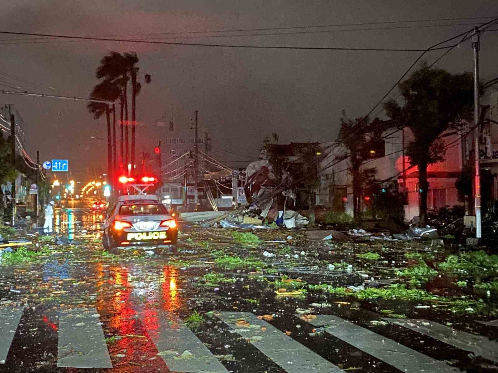 Japonya’ya ulaşan Shanshan Tayfunu nedeniyle en az 54 kişi yaralandı,