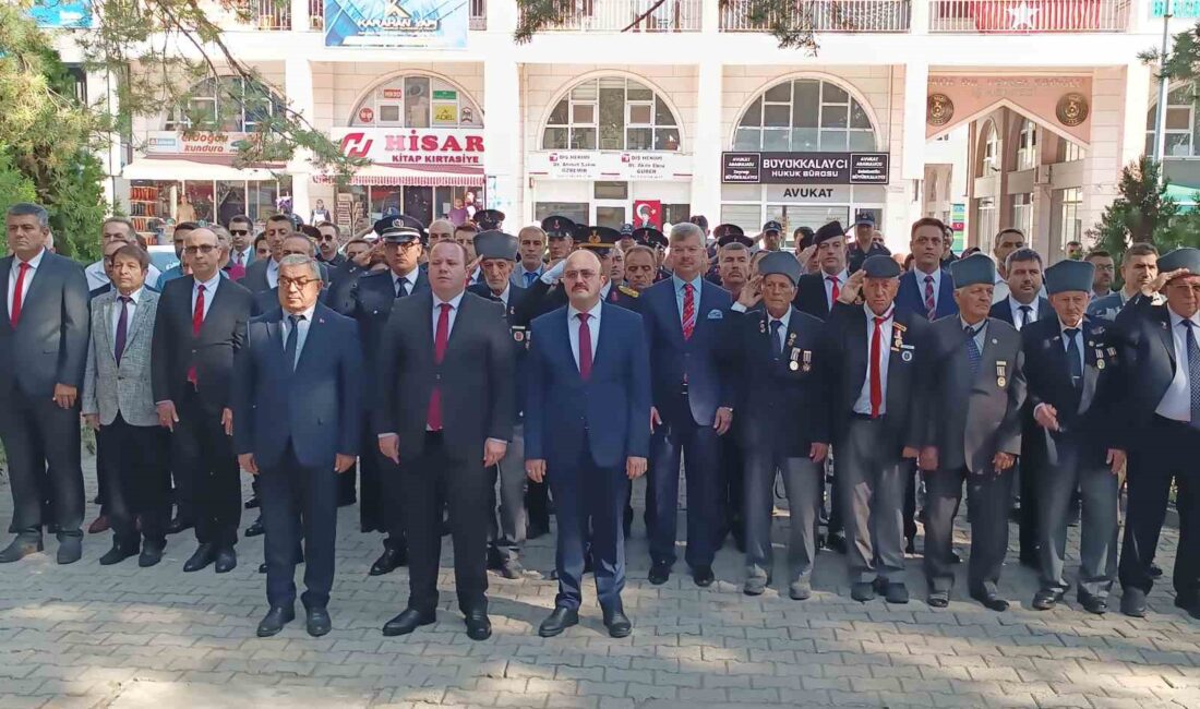 Afyonkarahisar’ın Şuhut ilçesinde 30 Ağustos Zafer Bayramı dolayısıyla çelenk sunma