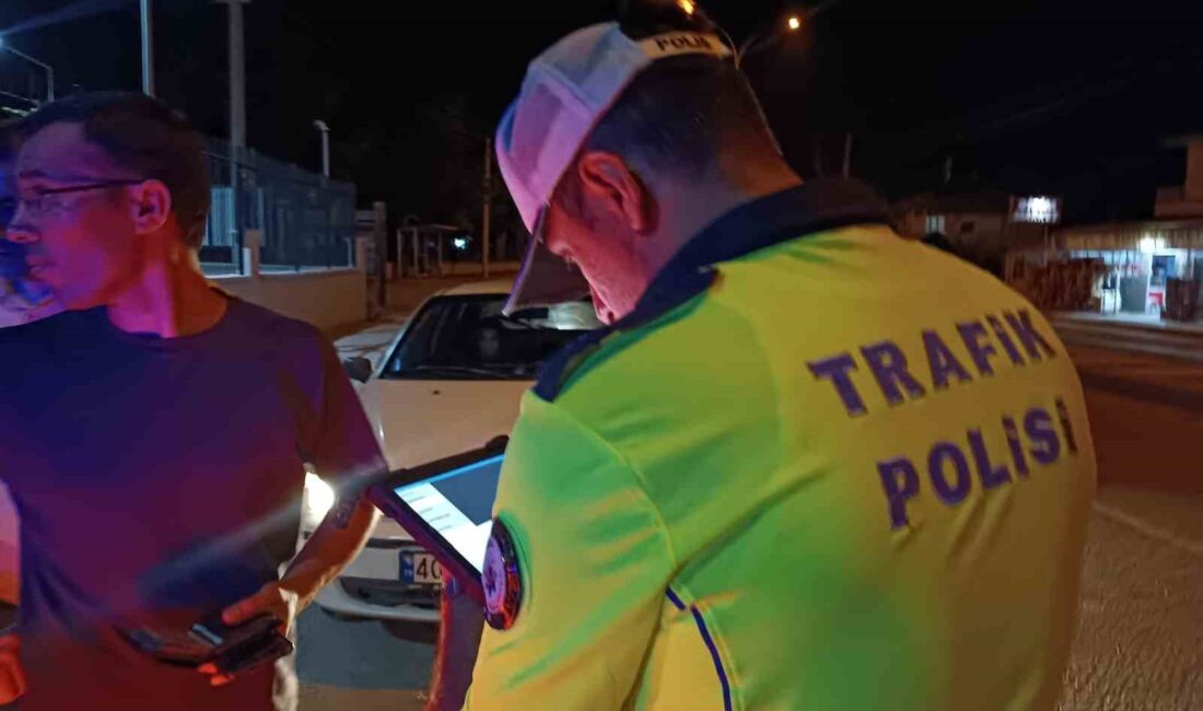 Afyonkarahisar’ın Şuhut ilçesinde polis tarafından sürücülere yönelik alkol denetimi gerçekleştirildi.
