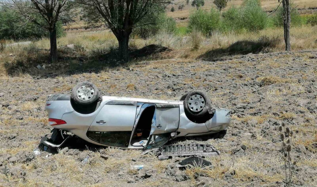 Afyonkarahisar’da takla atarak şarampole giren otomobilde 3 kişi yaralandı. Kaza,