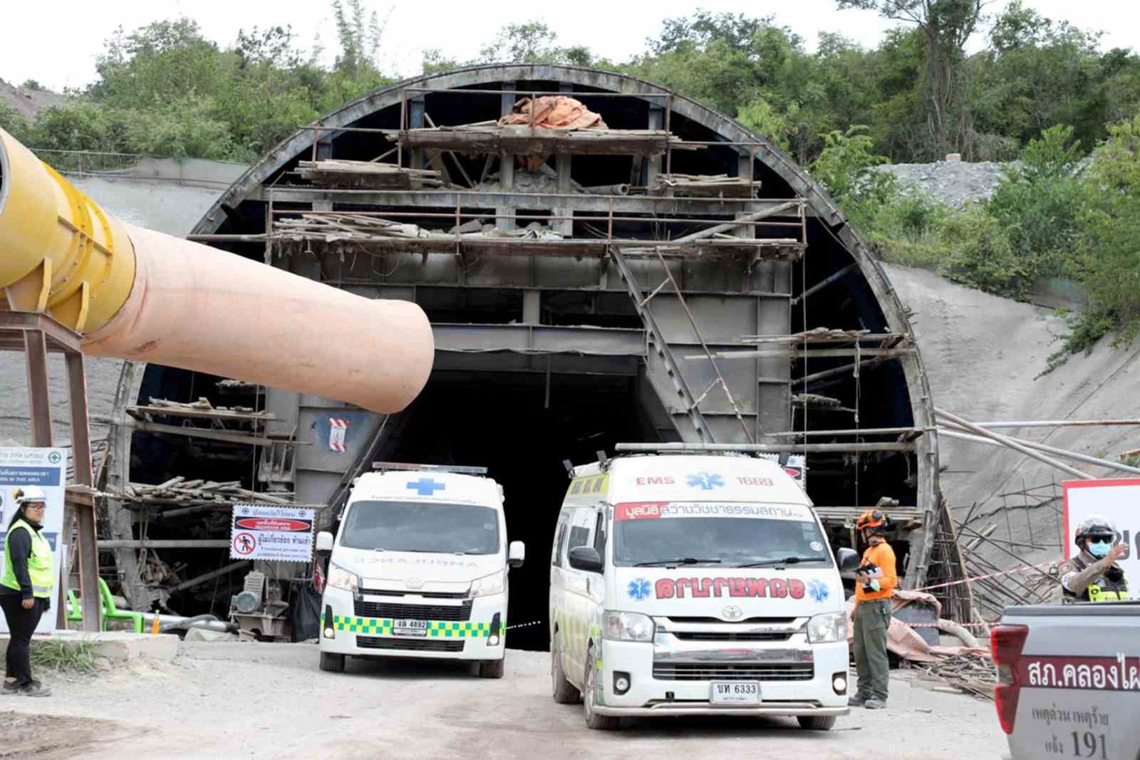 Tayland-Çin uluslararası demiryolu projesinin tünel inşaatında meydana gelen göçükte mahsur