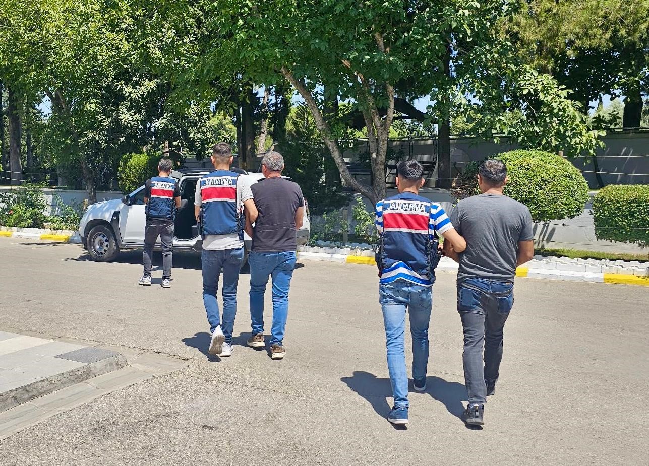 Manisa’nın Saruhanlı ve Yunusemre ilçelerinde sosyal medya üzerinden PKK/KCK silahlı