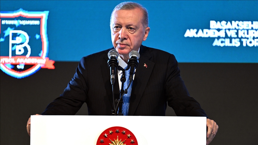 Cumhurbaşkanı Erdoğan, “Tüm kulüplerimizden sezon boyunca futbolumuzu kısır tartışmaların uzağında