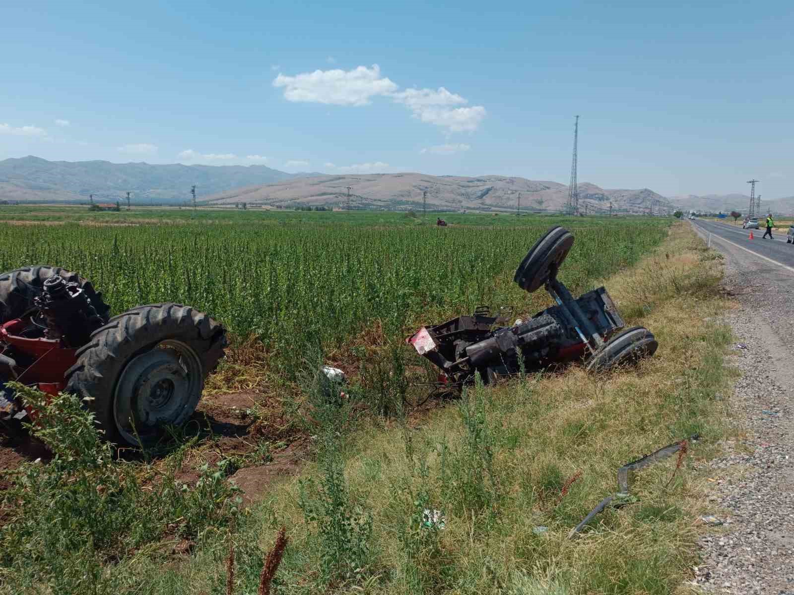 Afyonkarahisar’da traktör ile tırın çarpıştığı kazada 2 kişi yaralandı. Kaza,