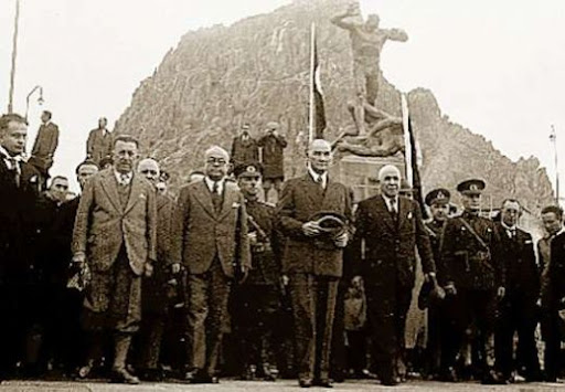 26 Ağustos 1922 sabahı saat 05:30’da Kocatepe’den yükselen top atışlarıyla