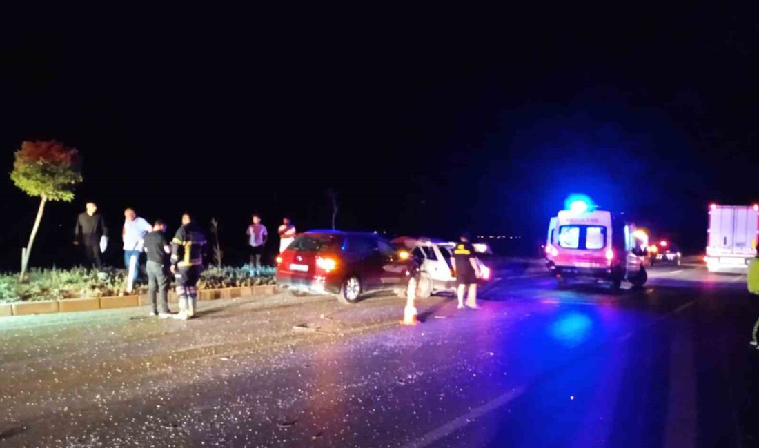 AFYONKARAHİSAR'DA İKİ OTOMOBİLİN ÇARPIŞMASI SONUCU YAŞANAN TRAFİK KAZASINDA YAŞLI ÇİFT