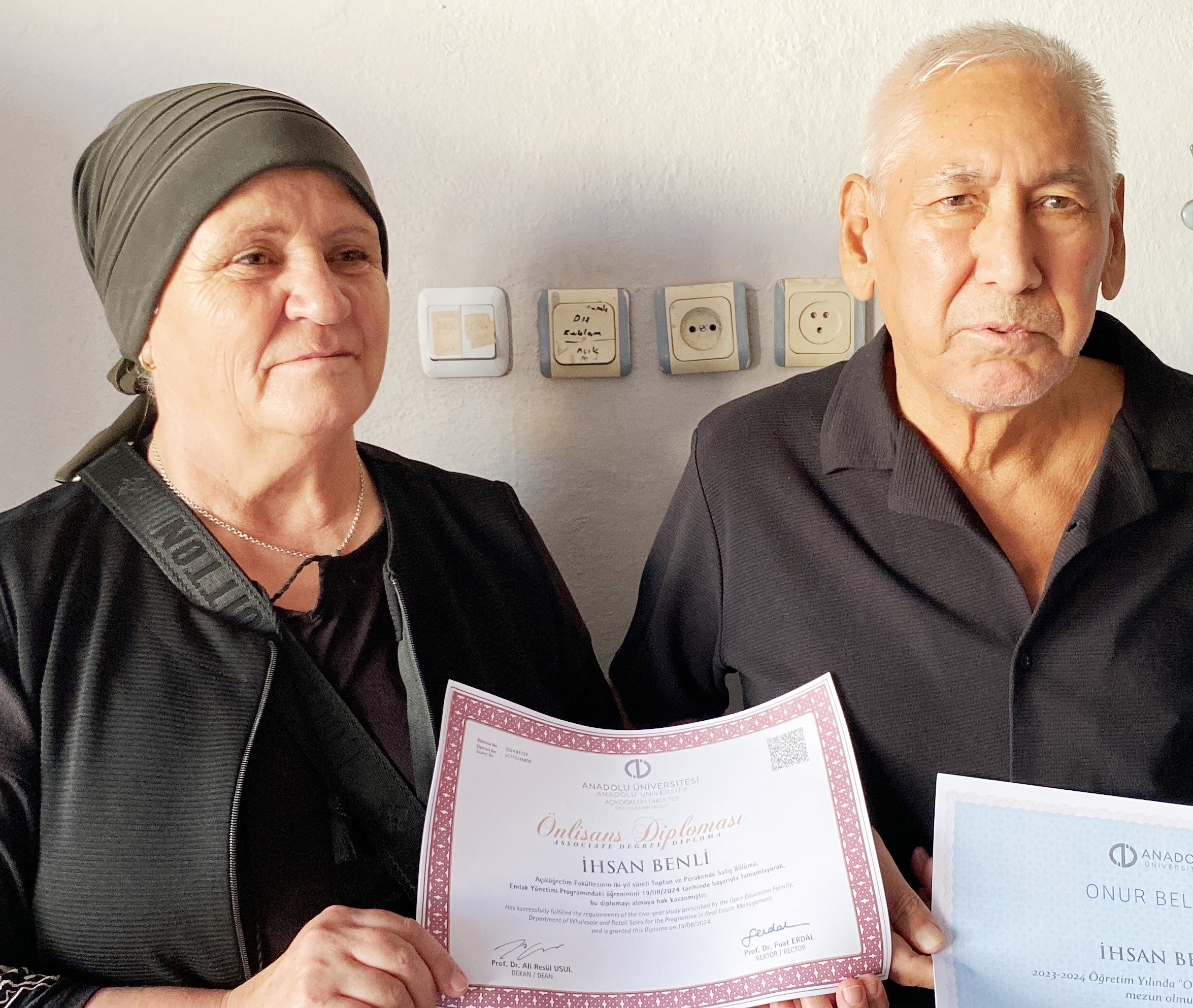 70 Yaşında Üniversiteden Onur Belgesiyle Mezun Olan İhsan Benli’den Gençlere