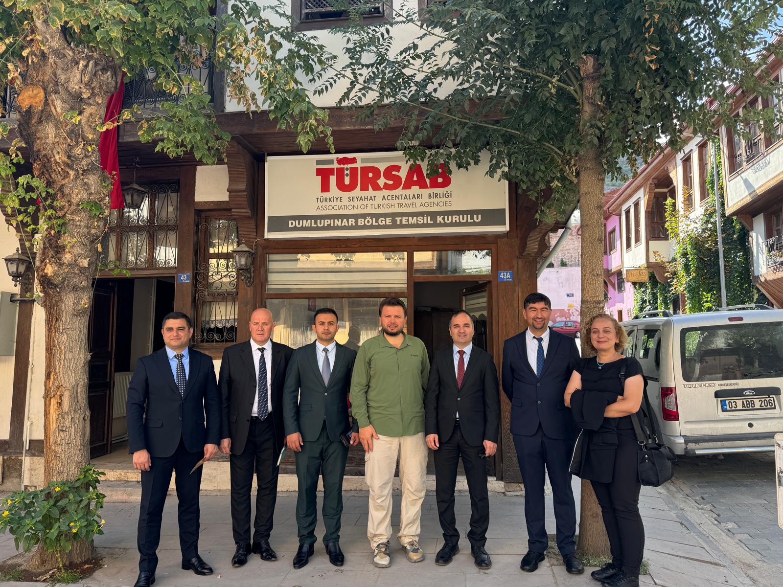 Azerbaycan’dan gelen heyet, TÜRSAB Dumlupınar Temsil Kurulu Başkanı Bilal Şenel’i