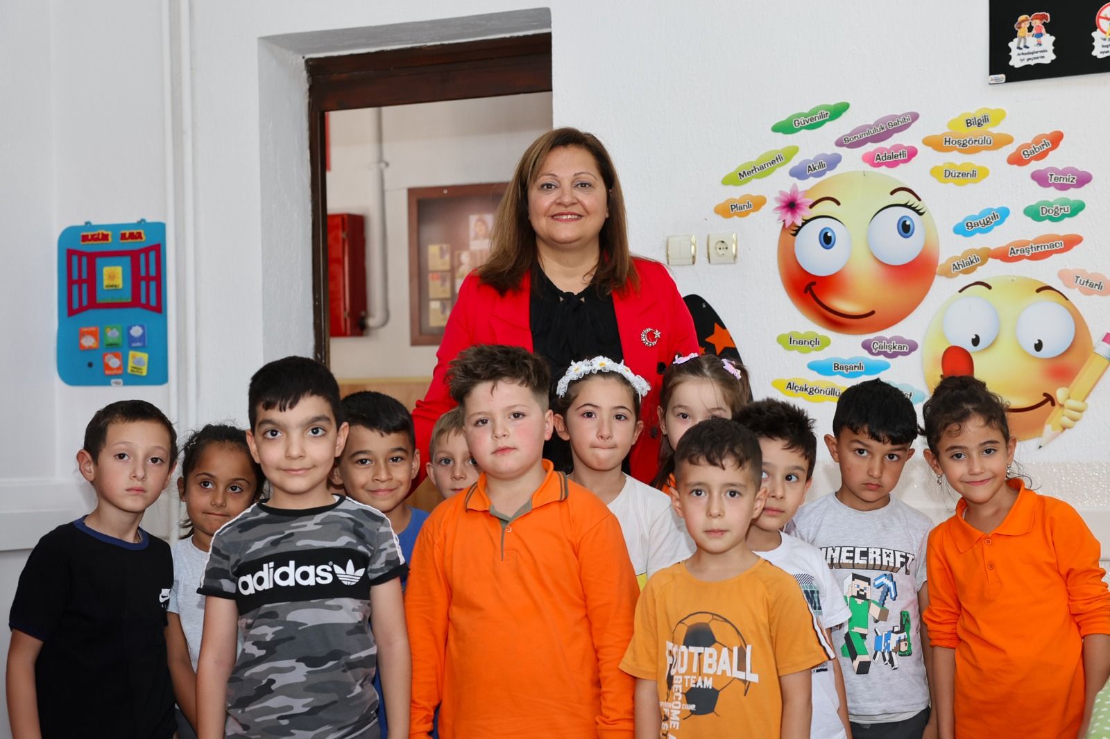 Afyonkarahisar Belediye Başkanı Burcu Köksal, 2024-2025 eğitim-öğretim dönemi kapsamında okullara