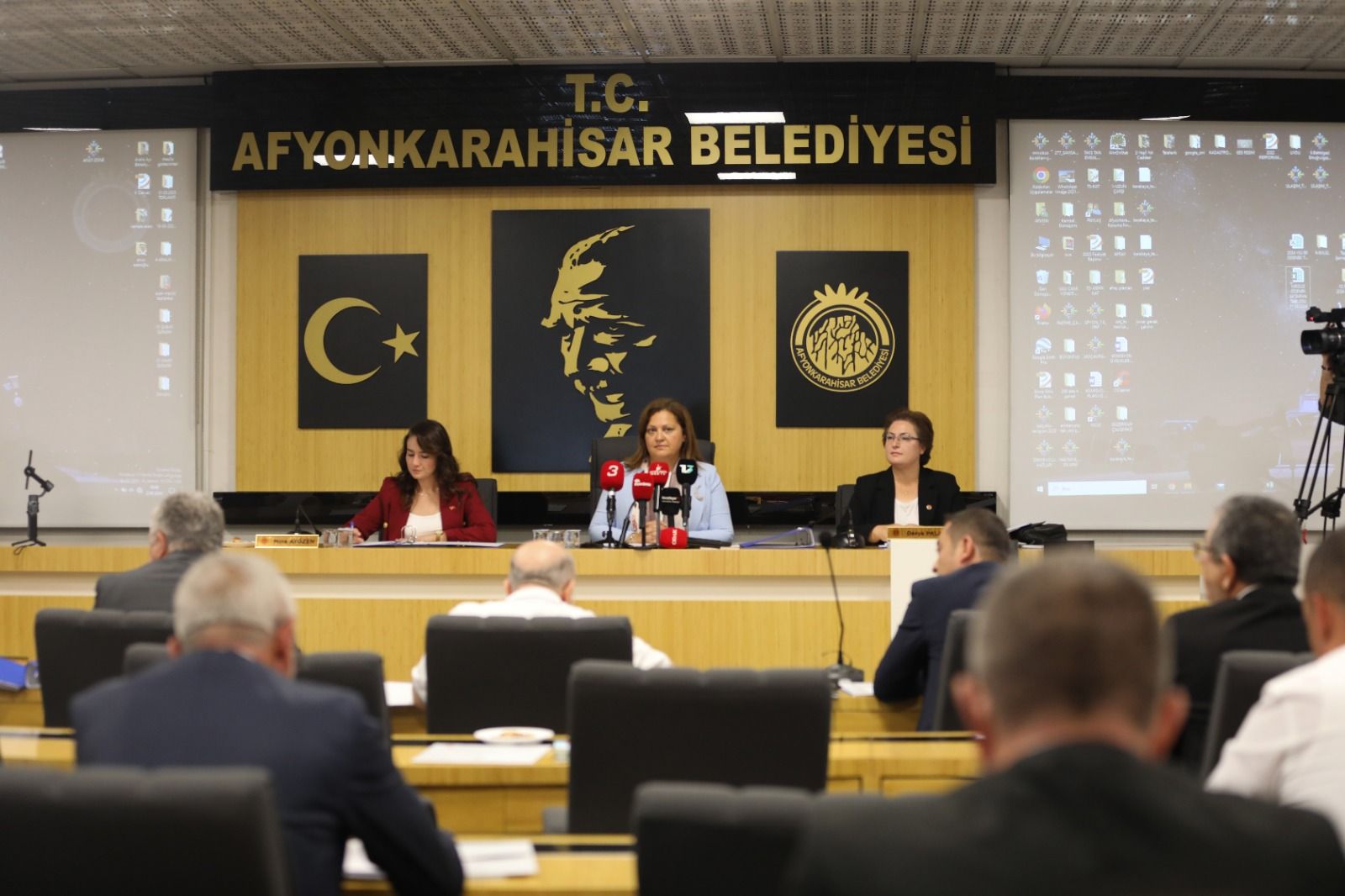 Afyonkarahisar Belediye Meclisi’nin eylül ayı toplantısında konuşan Belediye Başkanı Burcu