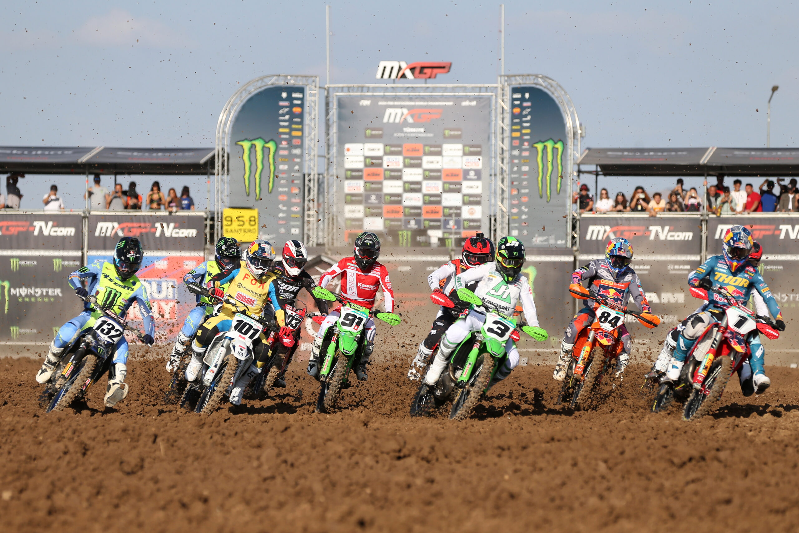 Türkiye Cumhuriyeti Cumhurbaşkanlığı himayelerinde yapılan MXGP TÜRKİYE izleyicilerin coşkusu, çekişmeli