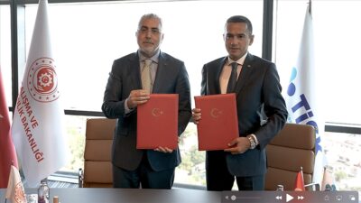 Çalışma ve Sosyal Güvenlik Bakanı Vedat Işıkhan, TİSK ile imzaladıkları