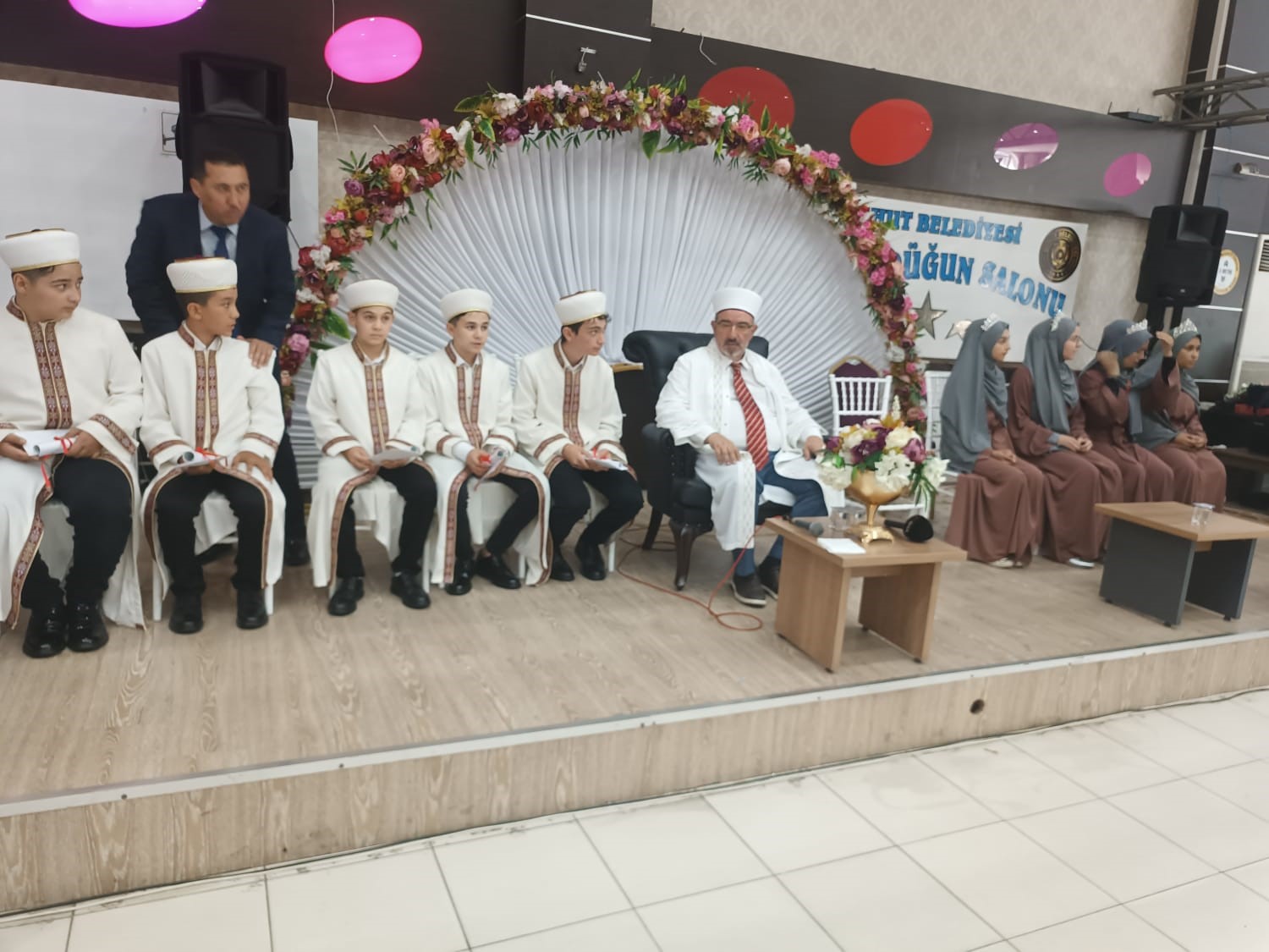 Afyonkarahisar Şuhut Bölge Yatılı Erkek Kur’an Kursu ve Emine Erdoğan