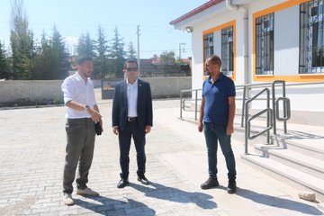 Ihsaniye Kaymakamı İsmail Bildirici ve İlçe Milli Eğitim Müdürü Arif