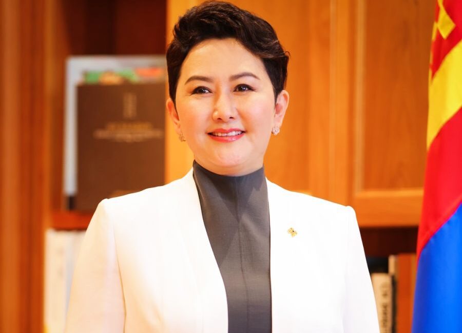 Mongolia’nın Dışişleri Bakanı Battsetseg Batmunkh, Rusya Federasyonu Başkanı Vladimir Vladimiroviç