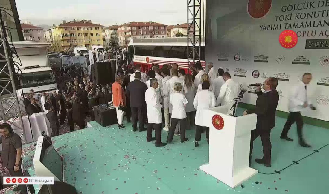 Cevdet Yılmaz, Gölcük’te gerçekleştirilen çeşitli projelerin açılış törenine katıldı. Törende,