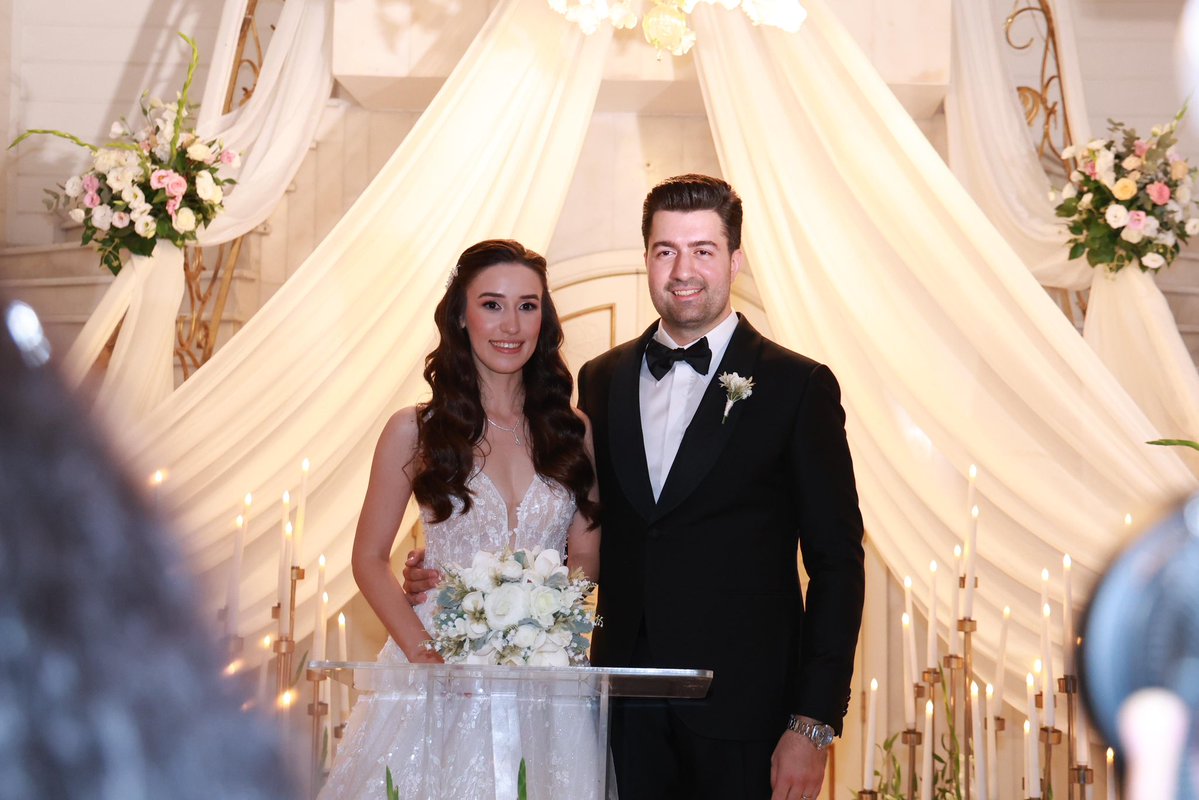 DEİK İletişim ailesinin Özel Kalem Müdürü Elif ile dünya evine