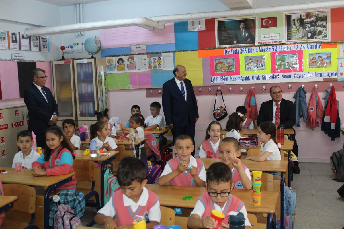 Kaymakam Ali Arıkan ve İlçe Milli Eğitim Müdürü Derviş Özçal,