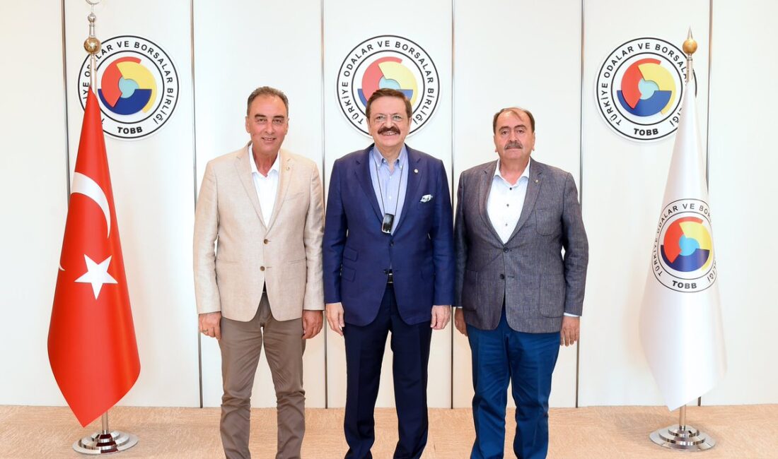 TOBB Başkanı Hisarcıklıoğlu, Burdur ve Bucak Ticaret Odası Başkanlarını Kabul Etti TOBB Başkanı M. Rıfat Hisarcıklıoğlu, Burdur Ticaret ve Sanayi Odası