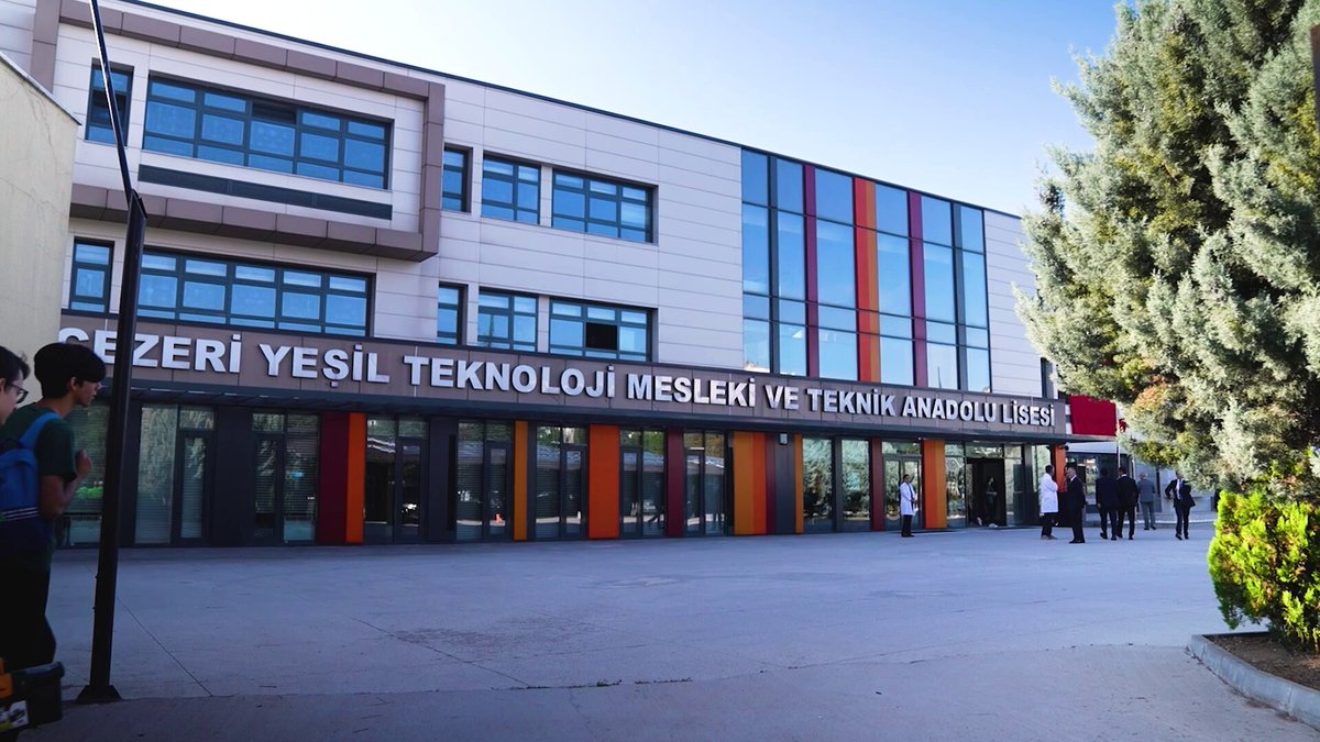 Türkiye’nin Enerji ve Tabii Kaynaklar Bakanı Alparslan Bayraktar, yenilenebilir enerji