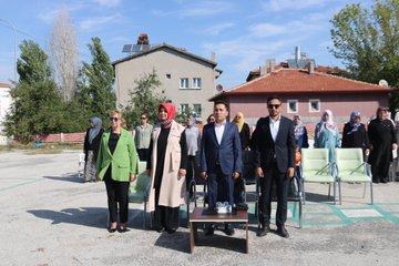 Yeni eğitim öğretim dönemi başlangıcı, çeşitli okullarda kutlama etkinlikleriyle karşılandı.
