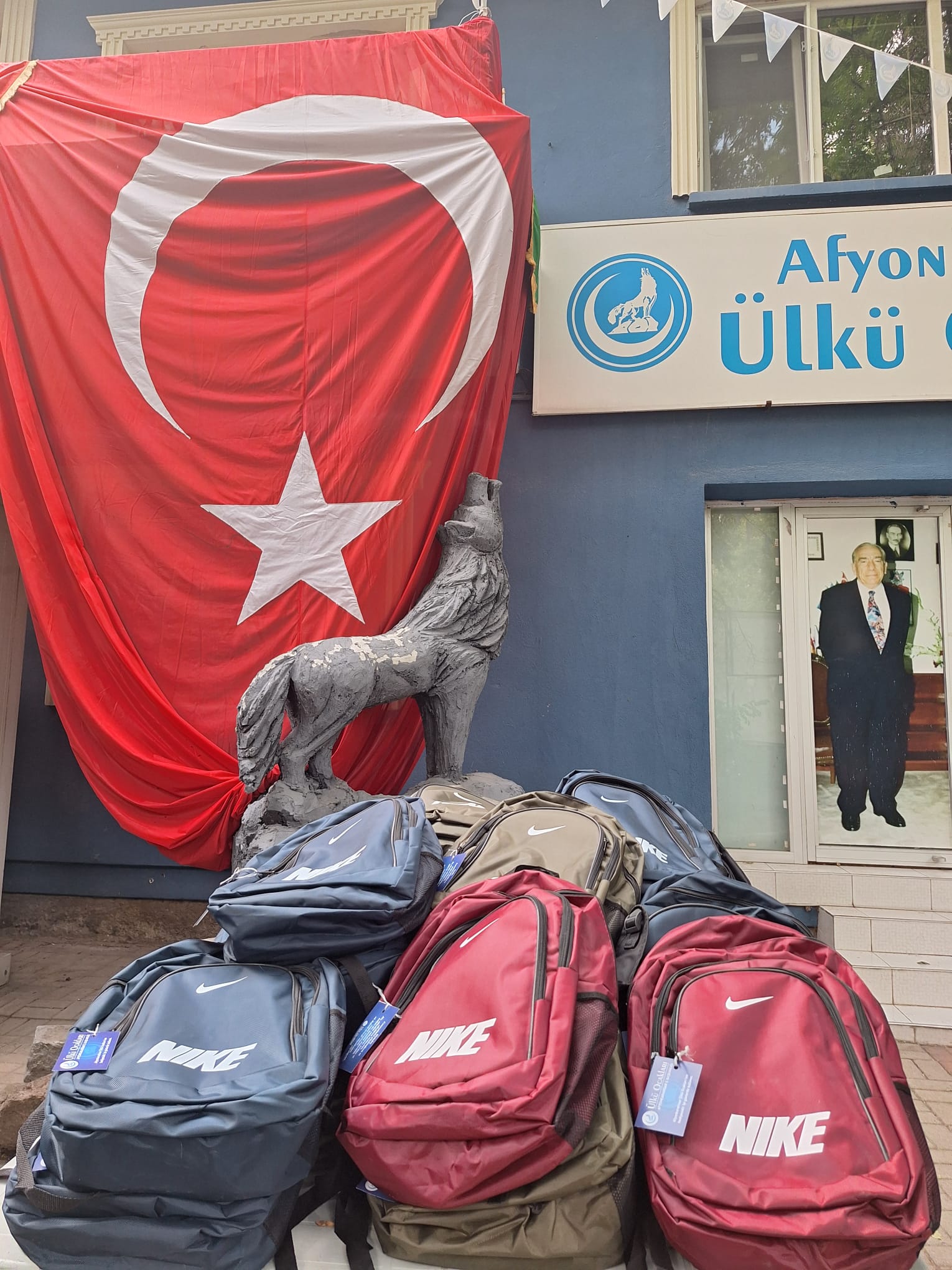 Türk gençliğinin 2024-2025 eğitim öğretim yılını kutlayan Ülkü Ocakları Afyonkarahisar