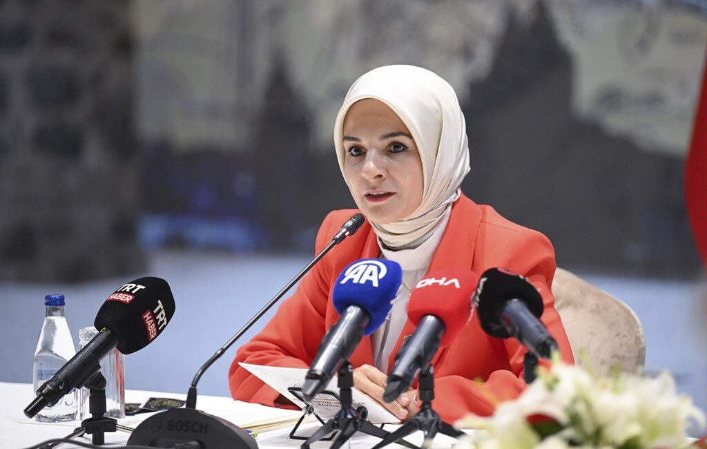 Aile ve Sosyal Hizmetler Bakanı Mahinur Özdemir Göktaş, Diyarbakır'da 8